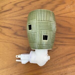 SCENTSY Green Bamboo Wall Plug-In Warmer Night Light +4 ScentBars LEMON LAVENDER